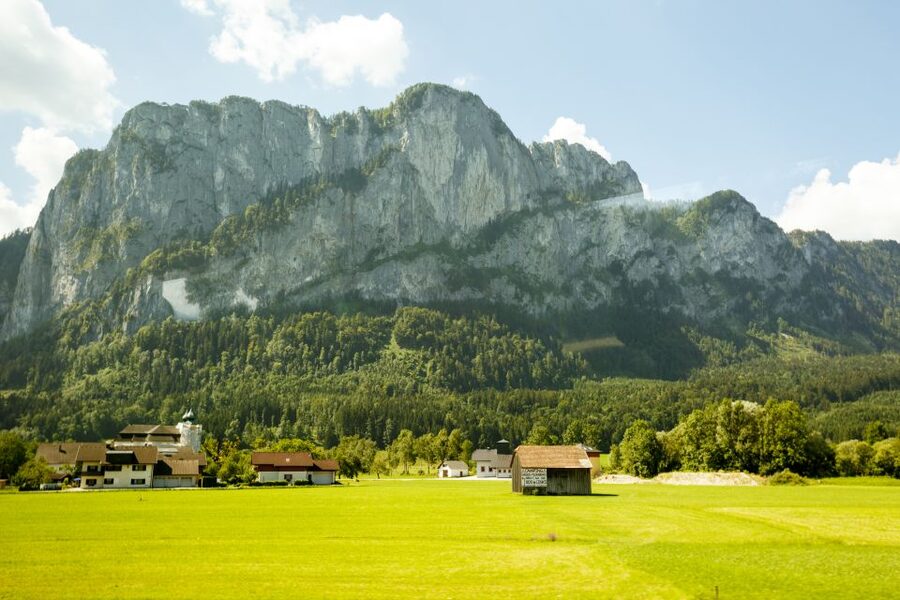 From Vienna: Guided Day Trip to Salzburg - Mondsee gives you a quick scenic pause
