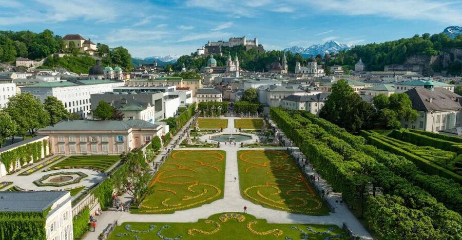 From Vienna: Salzburg and Alpine Lakes Full-Day Trip - The road west through Austria
