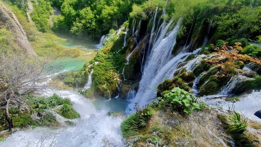 From Zadar: Plitvice Lakes Day Trip with Guide and Boat Tour - Why Plitvice Lakes is worth the long ride from Zadar