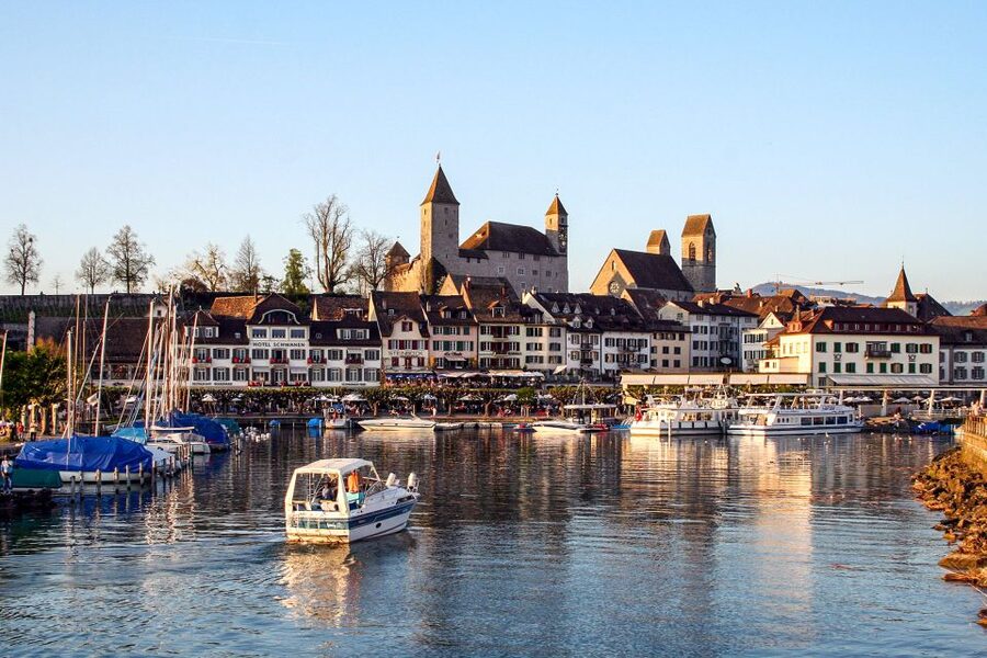 From Zurich: Bus Day Trip to Heidiland and Liechtenstein - Rapperswil: castle views before the mountain roads