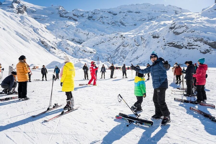 From Zurich: Mount Titlis Daytrip & first time Ski Adventure - One hour of skiing and snow tubing at Trübsee