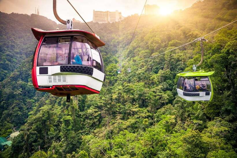 Genting Highland: Private Day Trip from Kuala Lumpur - From Kuala Lumpur heat to the Batu Caves