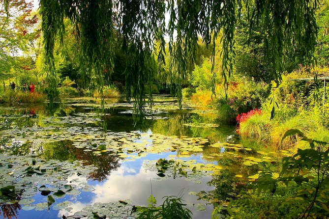 Giverny and Versailles Small Group Day Trip from Paris with Lunch - Giverny and Monet’s water lily garden