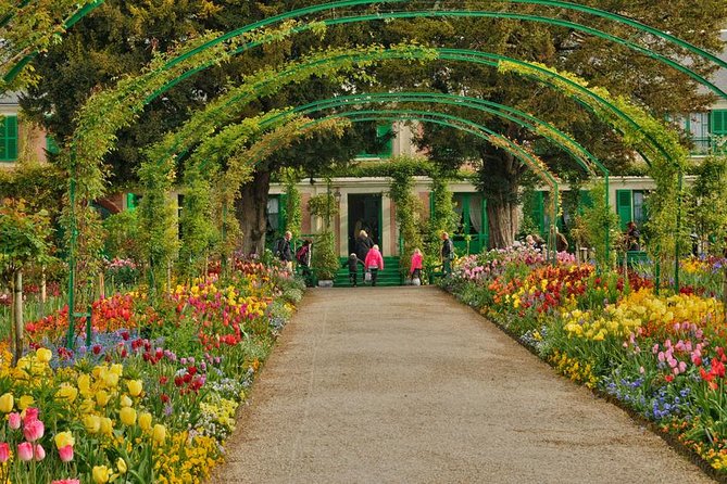 Giverny Monet's House & Versailles Palace Private Day Trip from Paris - The private guide makes the difference