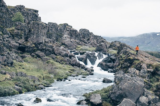 Golden Circle with Kerid Volcanic Crater Day Tour from Reykjavik - What the guide adds to the day