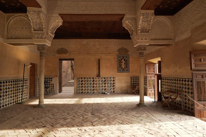 Granada Day Trip with Alhambra and Albaicin Tour from Seville - The real price of a $95.05 day trip