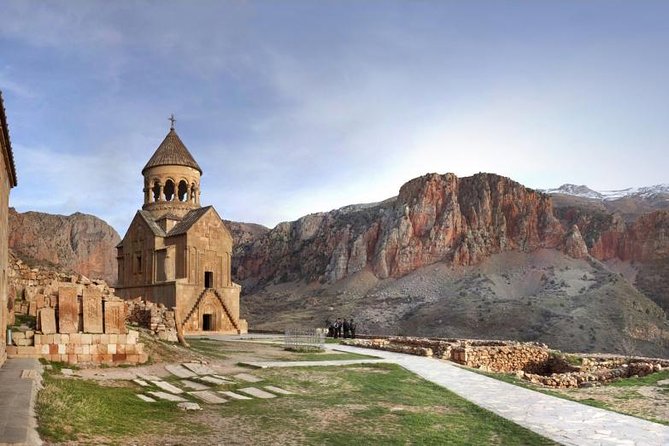 Group tour: Khor Virap, Noravank, Areni Winery and Cave - Noravank in the red cliffs