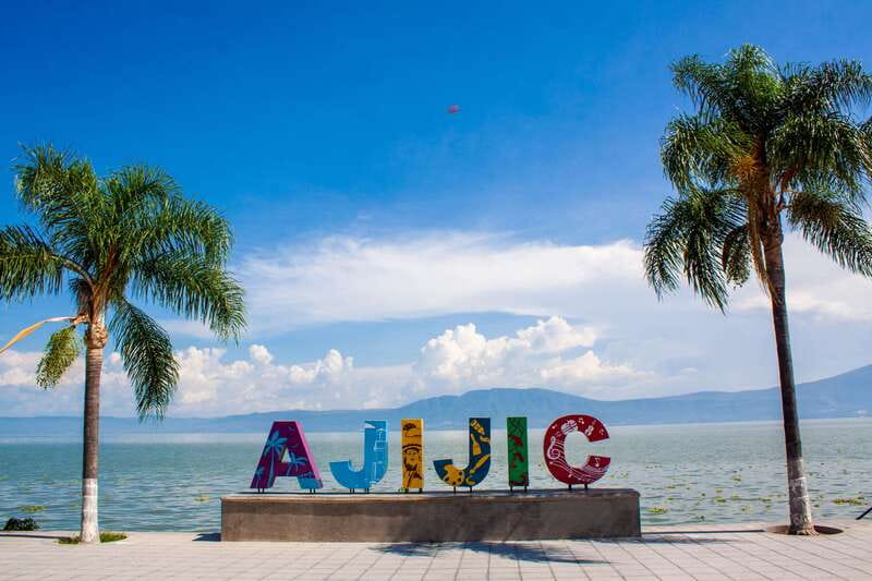 Guadalajara: Lake Chapala and Ajijic Day Trip with Boat Trip - Lunch beside Lake Chapala