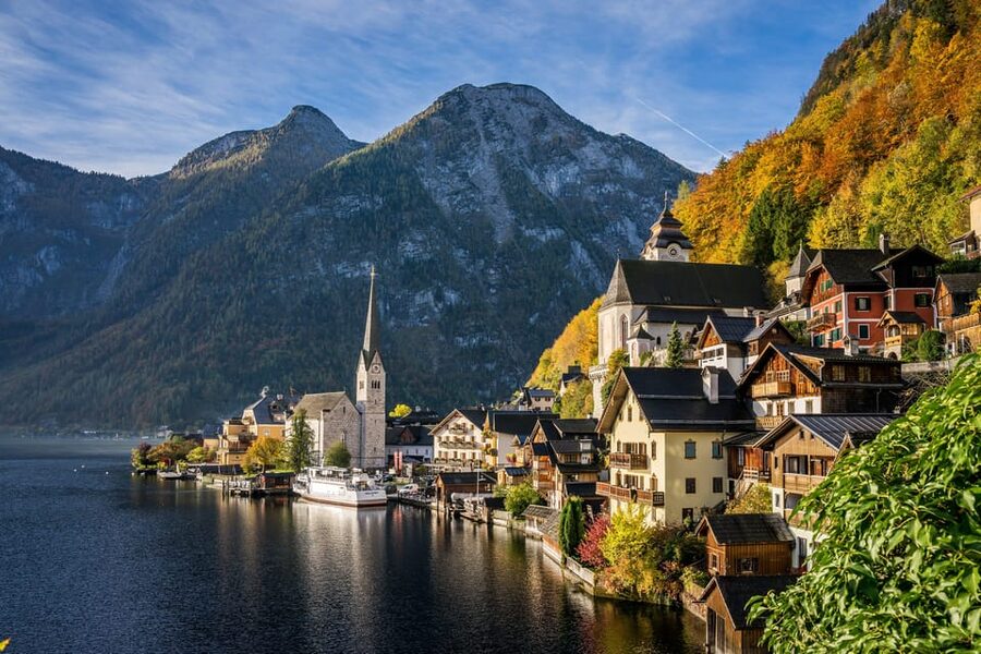 Hallstatt, St. Wolfgang & St. Gilgen Day Trip from Salzburg - St. Gilgen and the first Wolfgangsee views