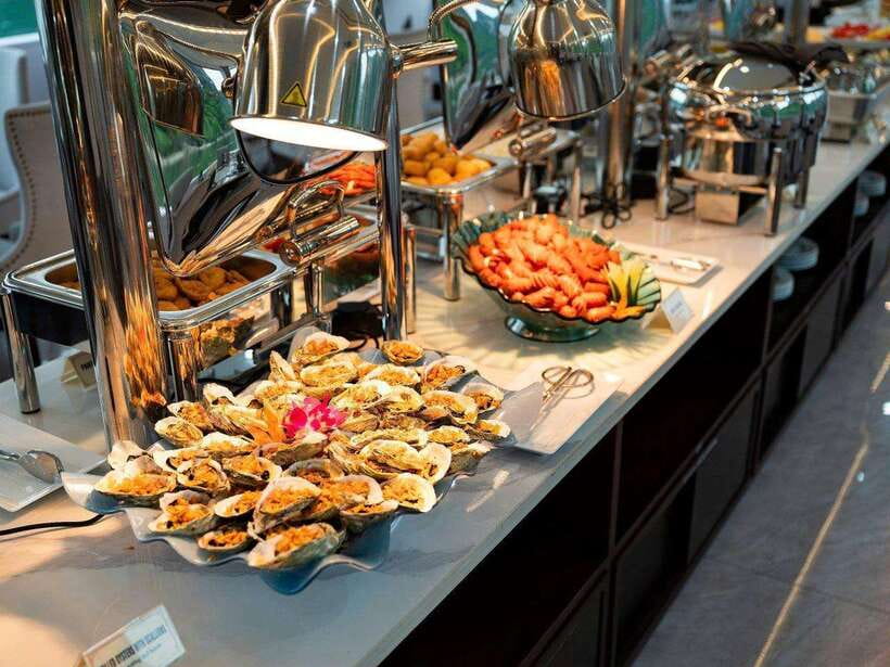 Hanoi: Ha Long Bay Day Trip - Luxury Cruise & Buffet Lunch - A buffet lunch among limestone islands