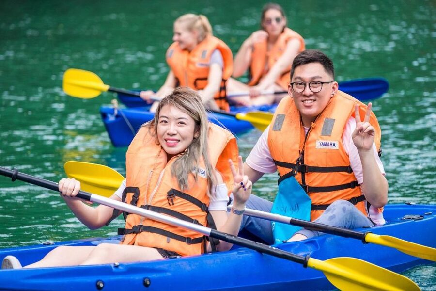Hanoi: Halong Bay Day Trip with Titop Island, Cave, & Kayak - Sunset snacks and the return to Tuan Chau