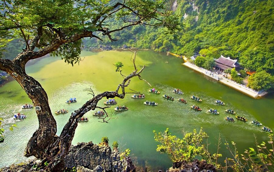 Hanoi: Hoa Lu, Trang An, and Mua Cave Full-Day Trip - The two-hour ride from Hanoi to Ninh Binh