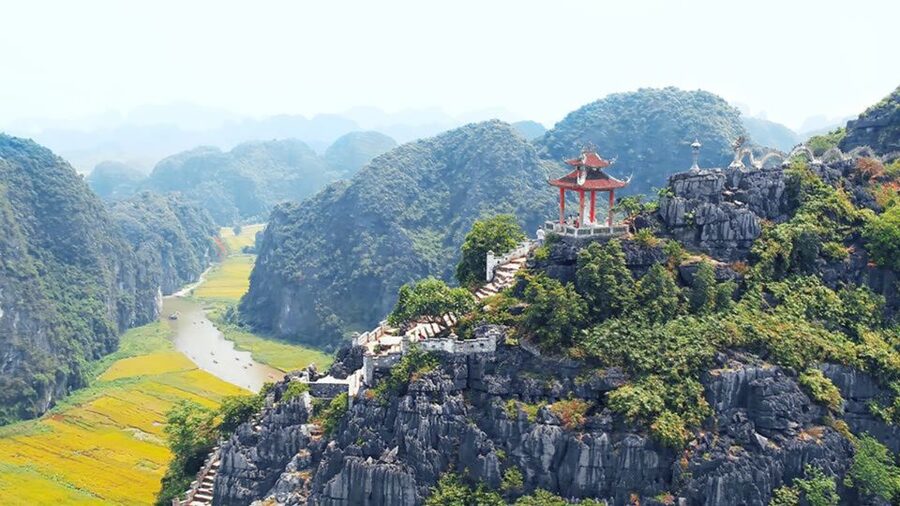 Hanoi: Hoa Lu, Trang An Caves & Mua Cave Day Trip and Lunch - The short bicycle ride through village country