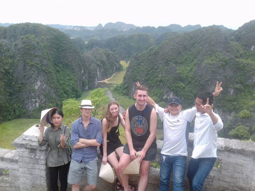 Hanoi: Hoa Lu, Trang An Caves & Mua Cave Day Trip and Lunch - Lunch at a busy local restaurant