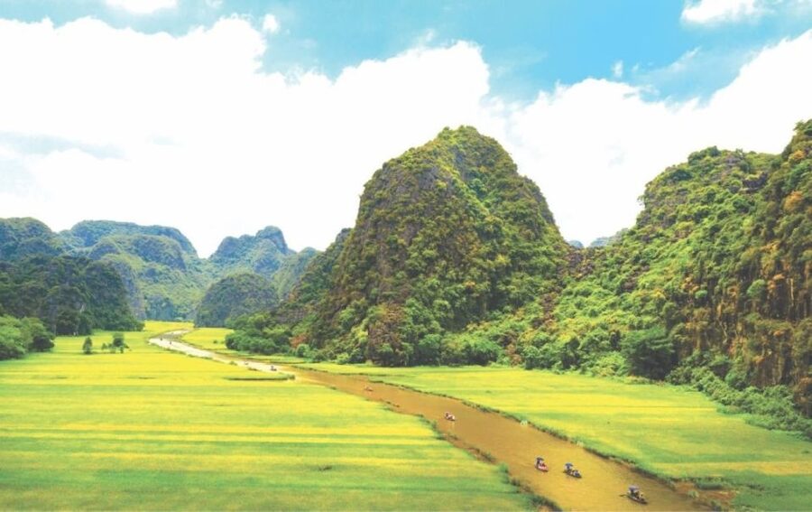 Hanoi: Ninh Binh, Hoa Lu, Tam Coc and Mua Cave Day Trip - What to bring and who should book it