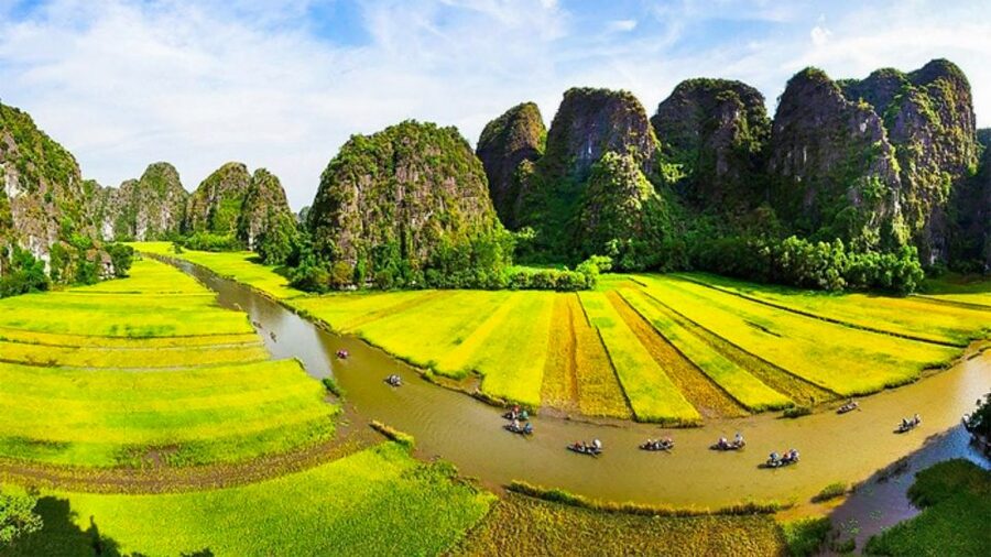 Hanoi/Ninh Binh: Tam Coc, Hoa Lu & Mua Caves Full-Day Trip - Tam Coc by traditional sampan