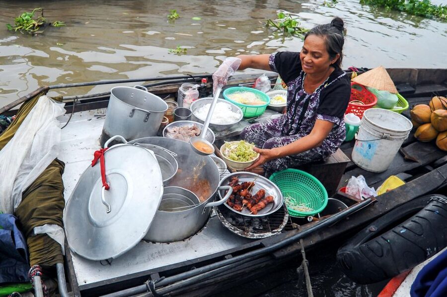 Ho Chi Minh City: Mekong River Delta Day Trip with Boat Trip - Vinh Trang Pagoda near the end of the route