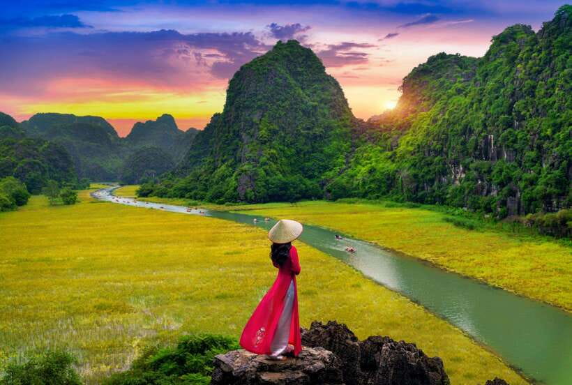 Hoa Lu, Tam Coc, & Mua Cave Day Trip with Lunch & Limousine - Key points to know before booking