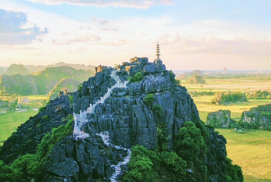 Hoa Lu, Tam Coc, & Mua Cave Day Trip with Lunch & Limousine - The guide can make the busy schedule easier