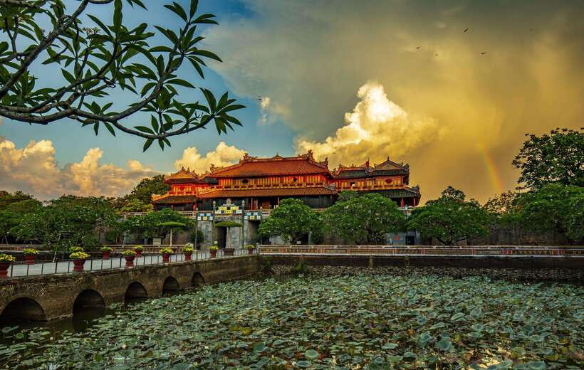Hoi An/Da Nang : Private Day Trip to Imperial City - Hue - Crossing Hai Van Pass from Da Nang toward Hue