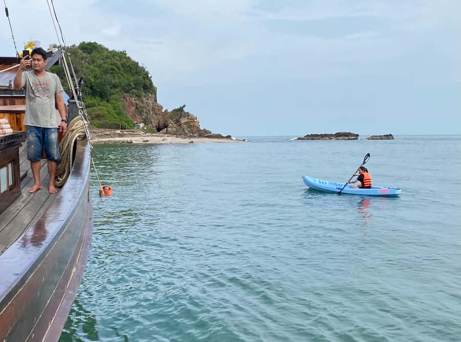 Hua Hin: Full-Day Trip to Sam Roi Yot by Sail Boat - Setting out from Pak Nam Pran toward Sam Roi Yot