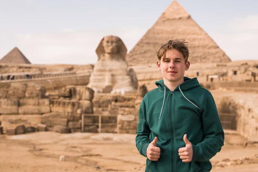 Hurghada: Cairo Pyramids, Sphinx & Egyptian Museum Day Trip - Meeting the Great Sphinx