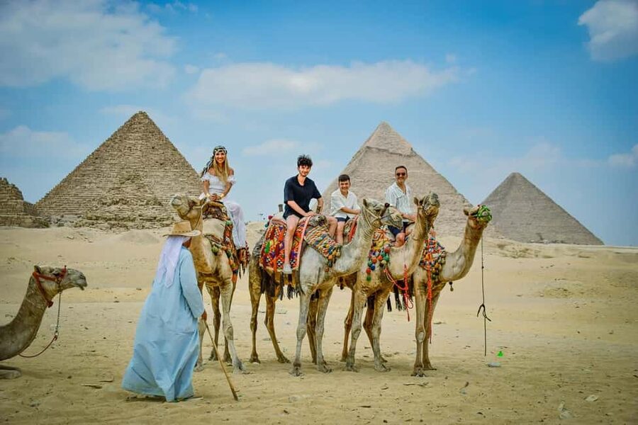 Hurghada: Cairo Pyramids, Sphinx & Egyptian Museum Day Trip - Egyptian Museum and Tutankhamun’s treasures