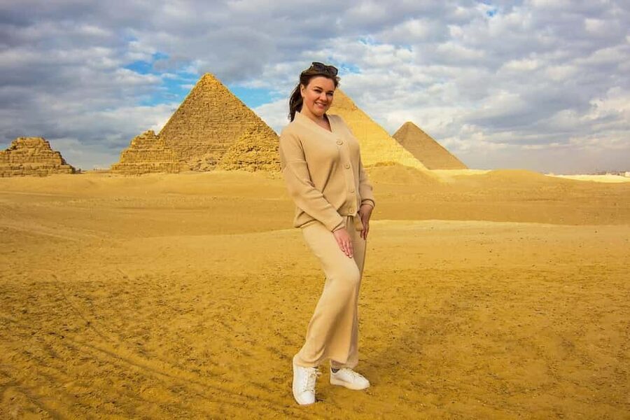 Hurghada: Cairo Pyramids, Sphinx & Egyptian Museum Day Trip - Guide quality, languages, and family care