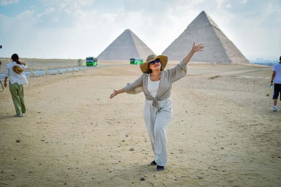 Hurghada: Cairo Pyramids, Sphinx & Egyptian Museum Day Trip - The pre-dawn departure and desert crossing