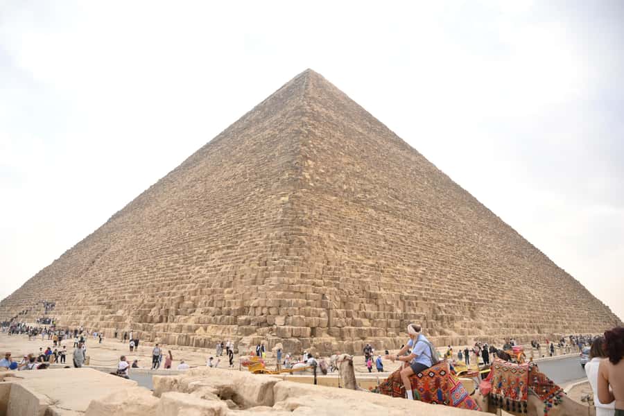 Hurghada Day Trip to Giza Pyramids, Sphinx, Museum and lunch - The Egyptian Museum in about two hours
