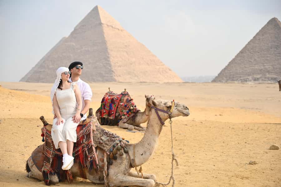 Hurghada: Giza Pyramids, Sphinx, Museum & Old Souq Day Trip - The Giza Plateau: pyramids, stone, and photo stops