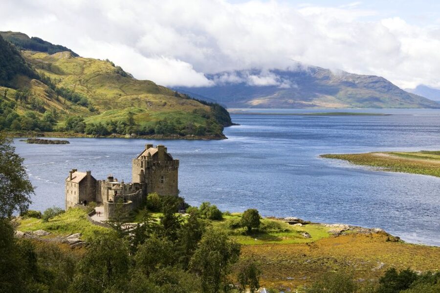 Inverness: Isle of Skye and Eilean Donan Castle Day Trip - The guides are a major part of the experience