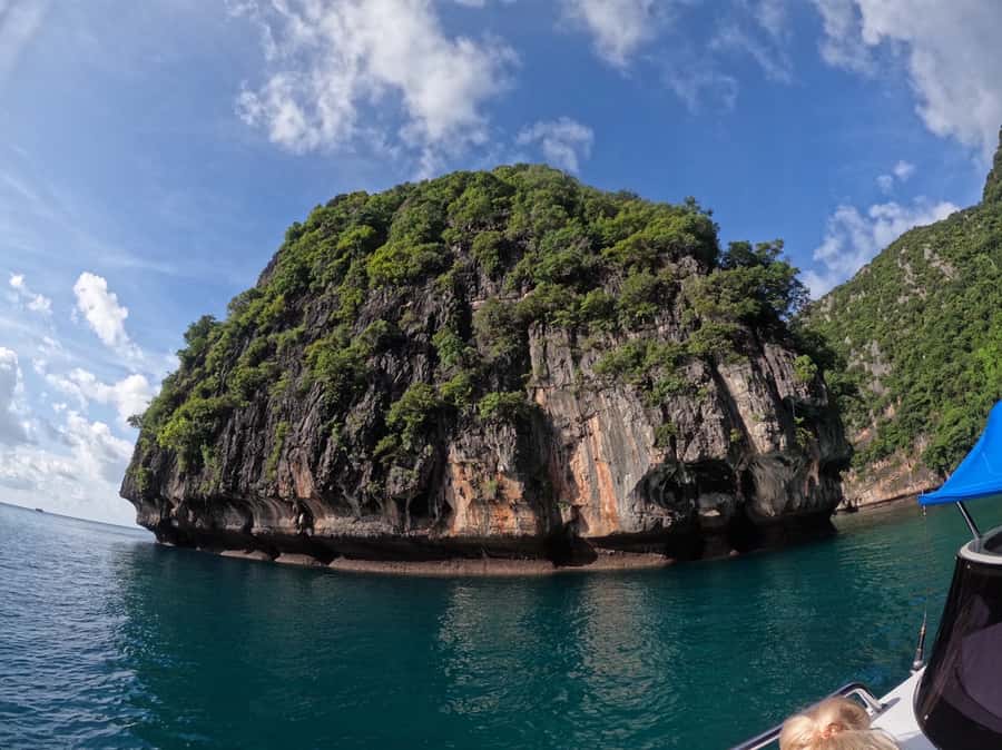 Khao Lak: Phi Phi & Bamboo Island Day Trip by Speedboat - Phi Phi Don combines water time and scenery