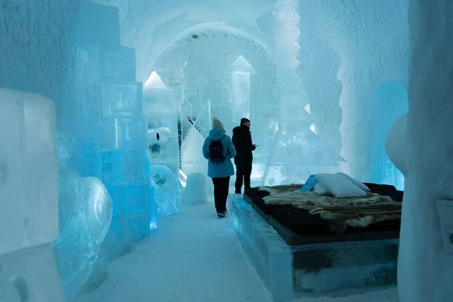 Kiruna: Icehotel and Sami Camp Day Trip - The guide and the small-group format