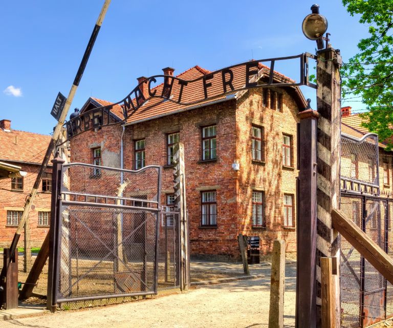 Krakow: Auschwitz-Birkenau and Wieliczka Salt Mine Day Trip - Why combine Auschwitz and Wieliczka in one day?