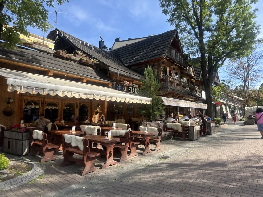 Krakow: Zakopane and Chochołowskie Bath Full Day Trip - The road south from Krakow