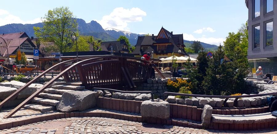 Krakow: Zakopane, Funicular, Cheese, and Highland Day Trip - Free time on Krupówki Street