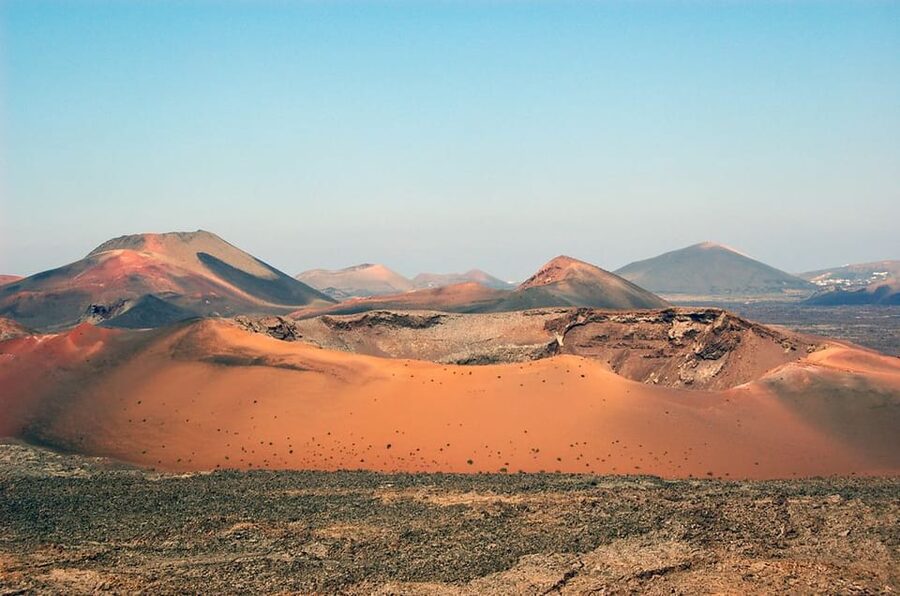 Lanzarote: Guided Day Trip to Timanfaya Park & Lago Verde - Los Hervideros and the volcanic coast