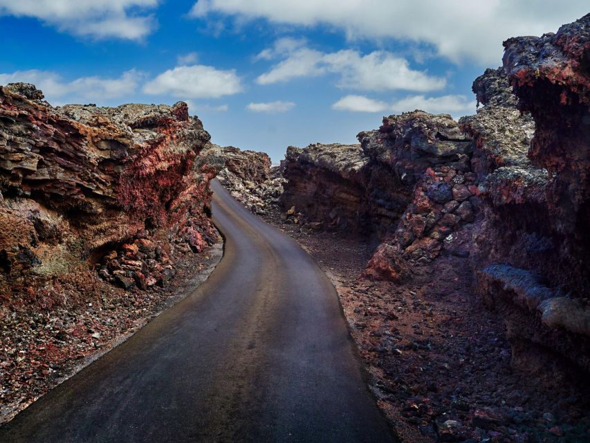 Lanzarote: Guided Day Trip to Timanfaya Park & Lago Verde - La Geria and Lanzarote wine