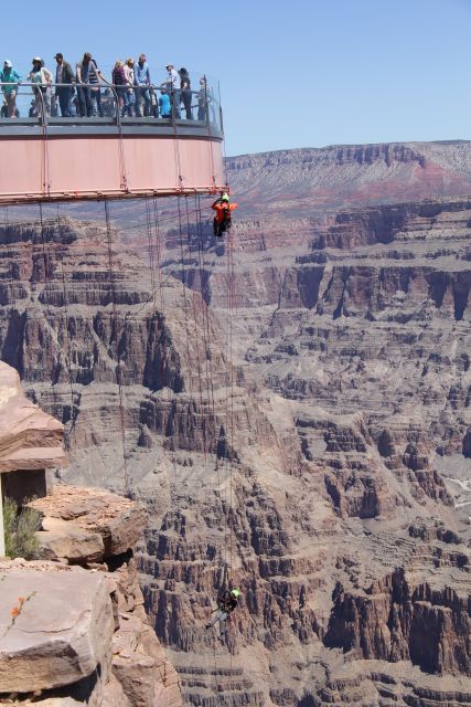 Las Vegas: Grand Canyon in Spanish with Skywalk and Lunch - Joshua trees and the road through the American West