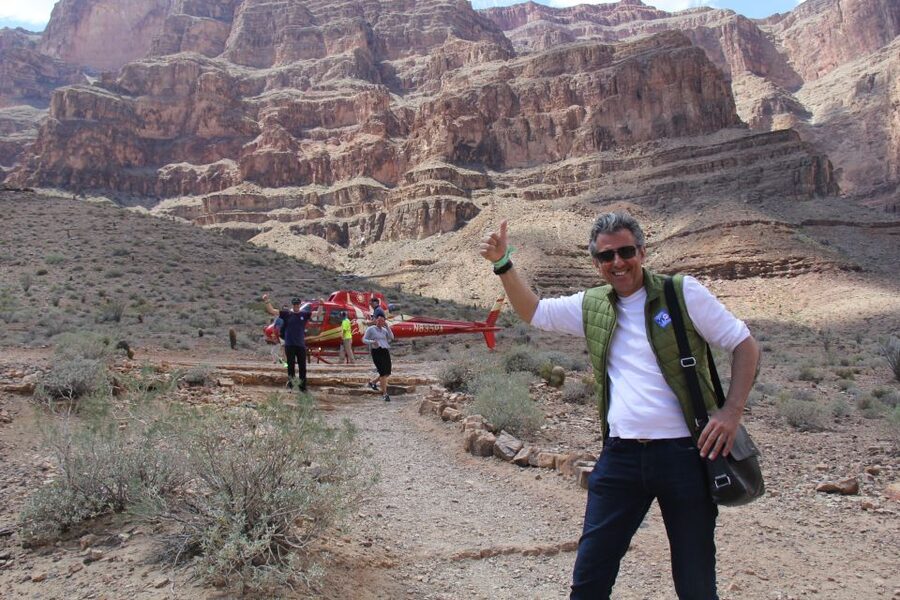 Las Vegas: Grand Canyon in Spanish with Skywalk and Lunch - Language choices and guide style