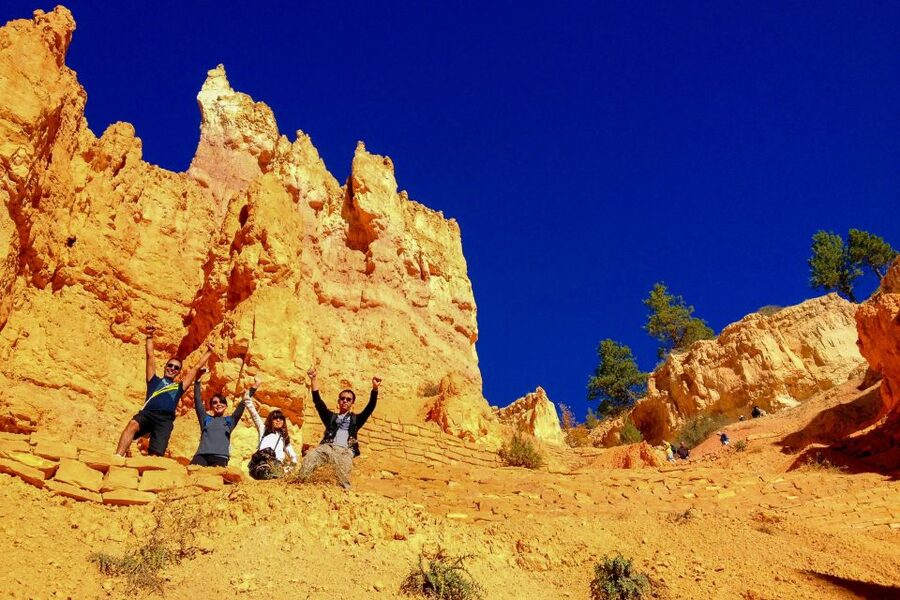 Las Vegas: Grand Canyon, Zion and Monument Valley 3-Day Tour - The minibus, guide, and group experience
