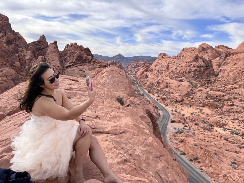 Las Vegas: Valley of Fire and Red Rock Canyon Day Trip - Atlatl Rock adds ancient human history