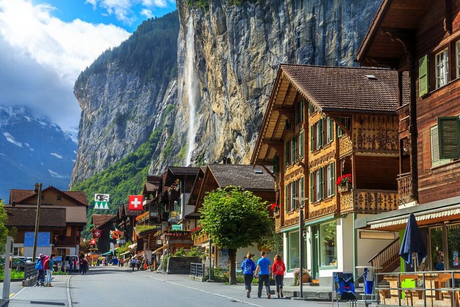 Lauterbrunnen and Mürren Small Group Day Trip - Three Hours Walking Through Mürren