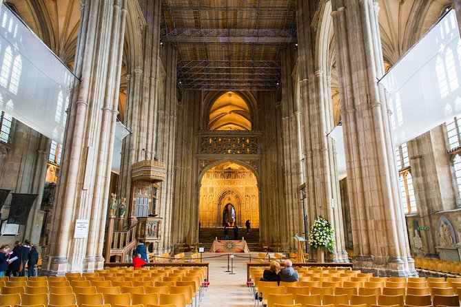 Leeds Castle, Cliffs of Dover and Canterbury Day Trip from London with Guided Cathedral Tour - The White Cliffs of Dover: set your expectations carefully