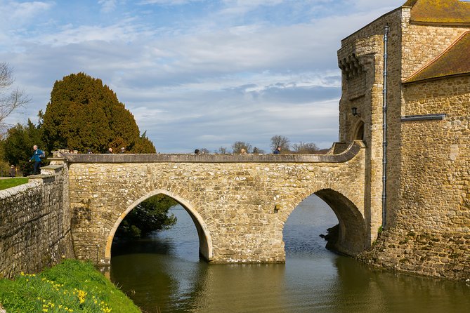 Leeds Castle, Cliffs of Dover and Canterbury Day Trip from London with Guided Cathedral Tour - Practical details that make the day easier