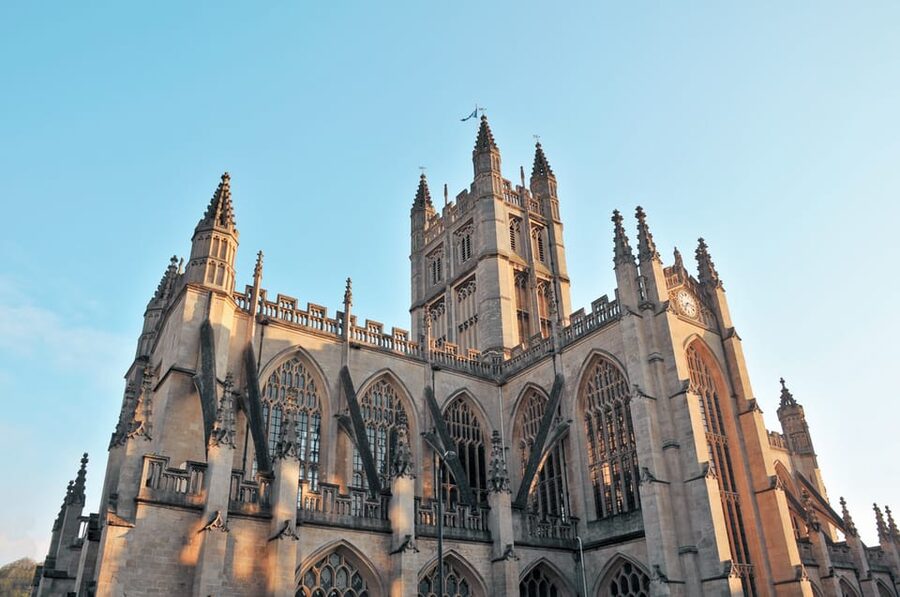 London: Stonehenge & Bath Day Trip with Optional Roman Baths - How the guide and coach affect the day