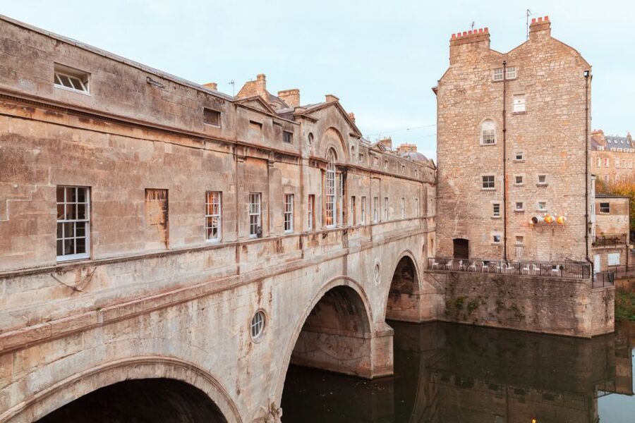London: Stonehenge, Windsor, and Bath Day Trip by Bus - The guides shape the day