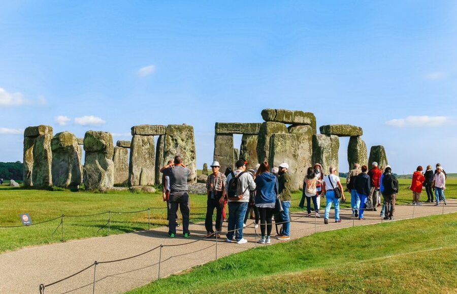 London: Windsor, Stonehenge, Bath, and Roman Baths Day Trip - Leaving London at 8:00am
