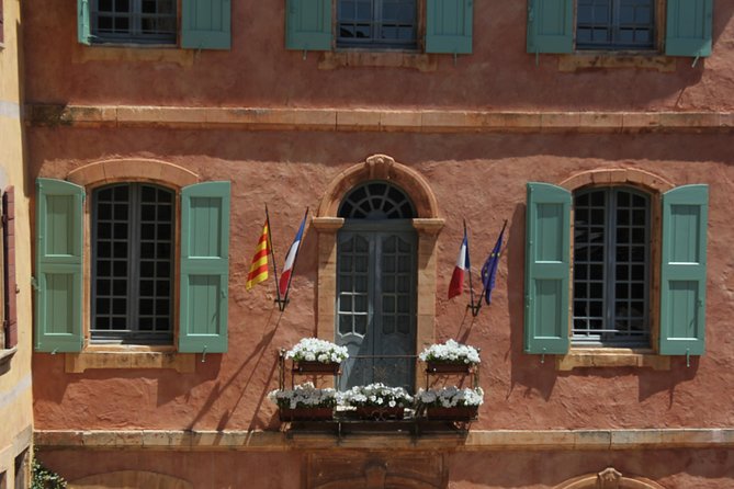 Luberon Market & Villages Day Trip from Aix-en-Provence - Lourmarin: the best stop for a relaxed market lunch